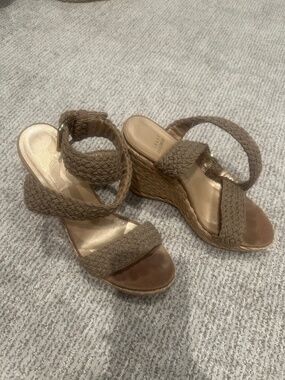 Stuart Weitzman Alex Wedge size 8 1/2